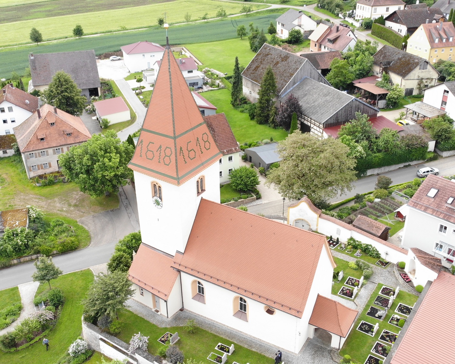 Katholische Pfarrkirche St Johannes in Großhöbing
